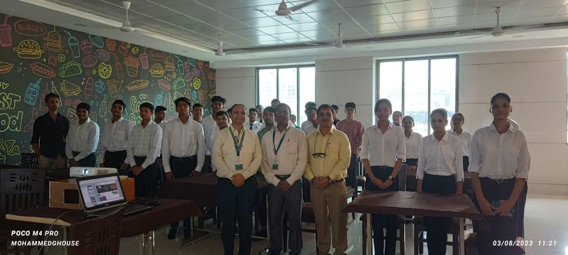 Shree L. R. Tiwari Degree College of Arts, Commerce and Science Mumbai Library photo 9